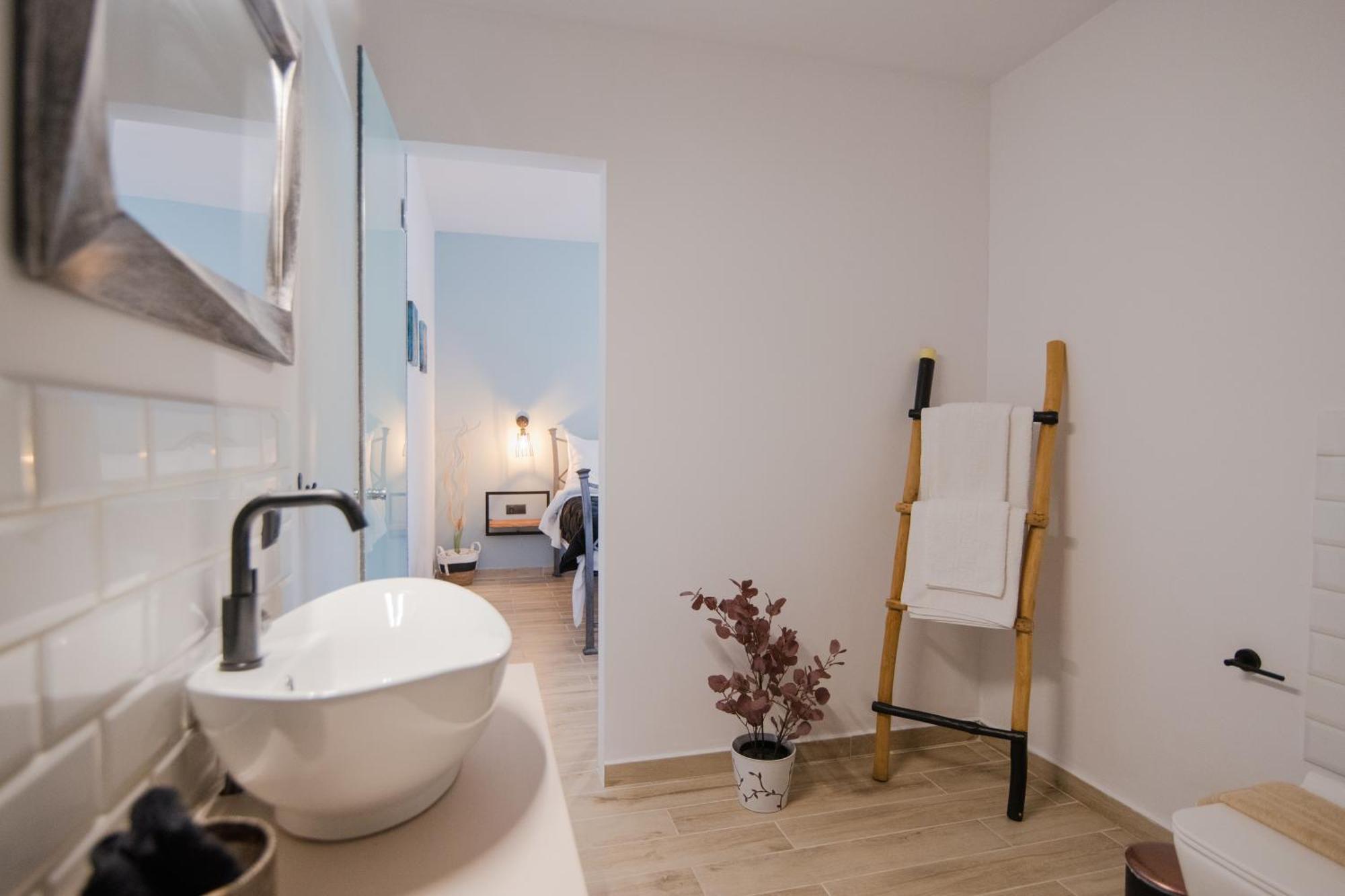 Armoniahousesuites Peritheia ภายนอก รูปภาพ