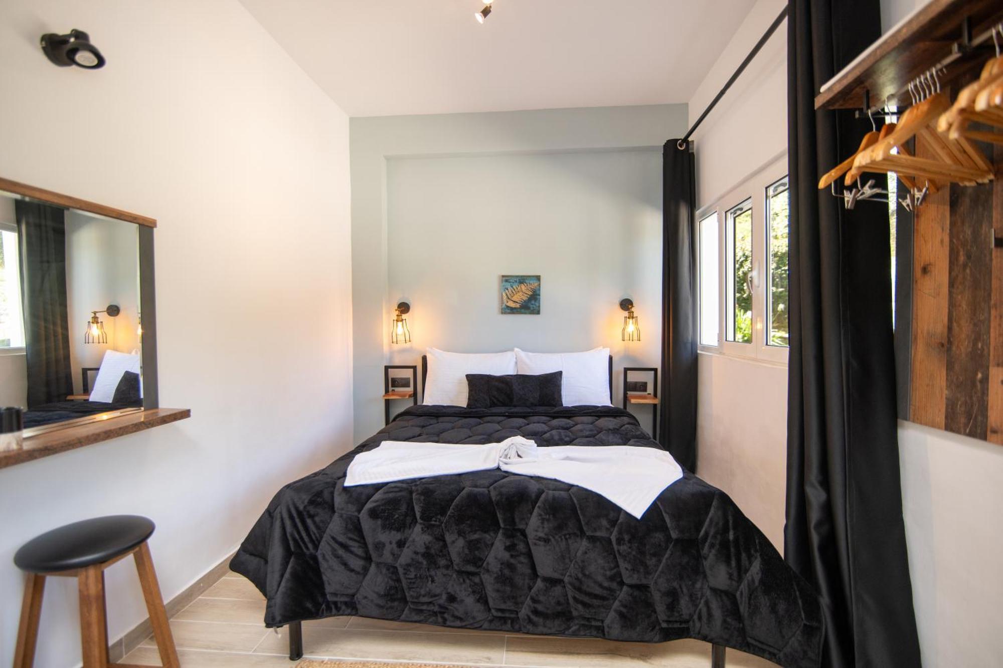Armoniahousesuites Peritheia ภายนอก รูปภาพ